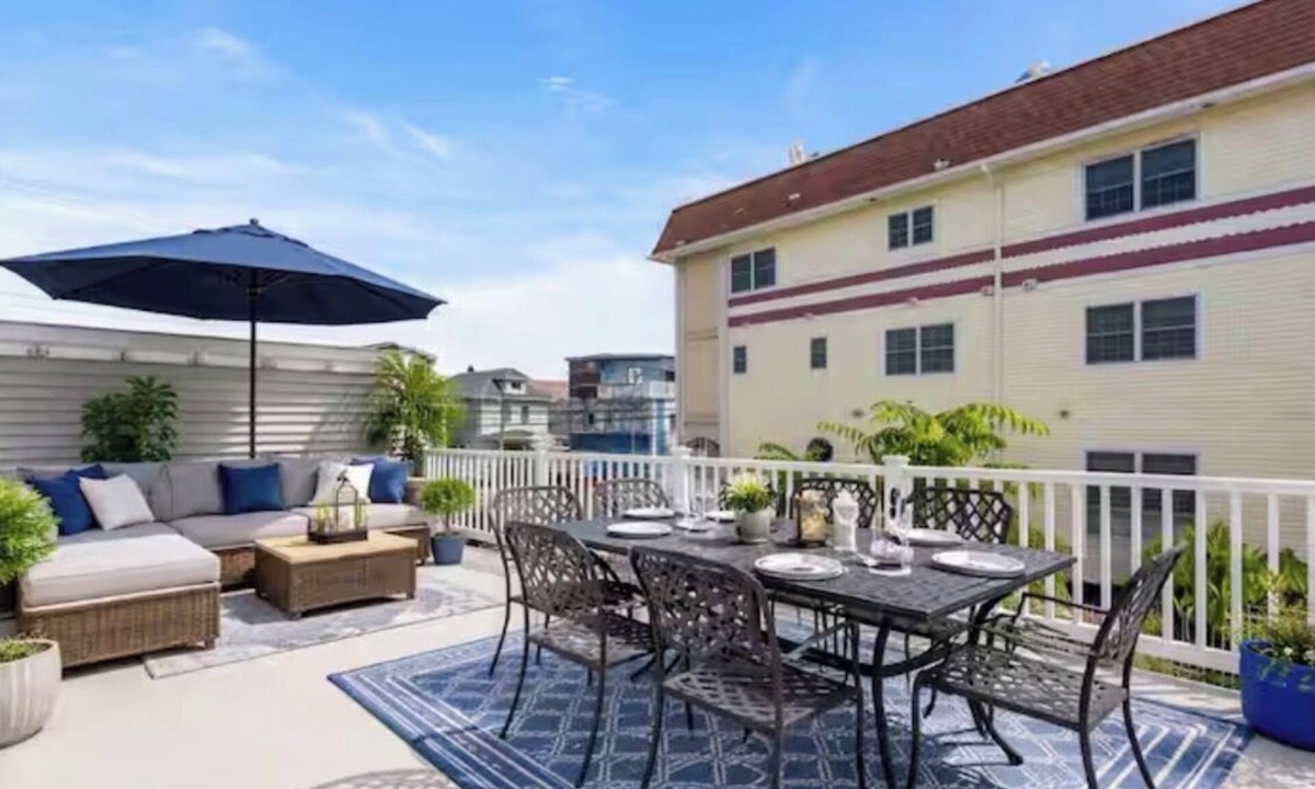Seaside Heights House | Spacious Remodeled 5 Bedroom Seaside Beach Home Walk to Beach & Boardwalk-