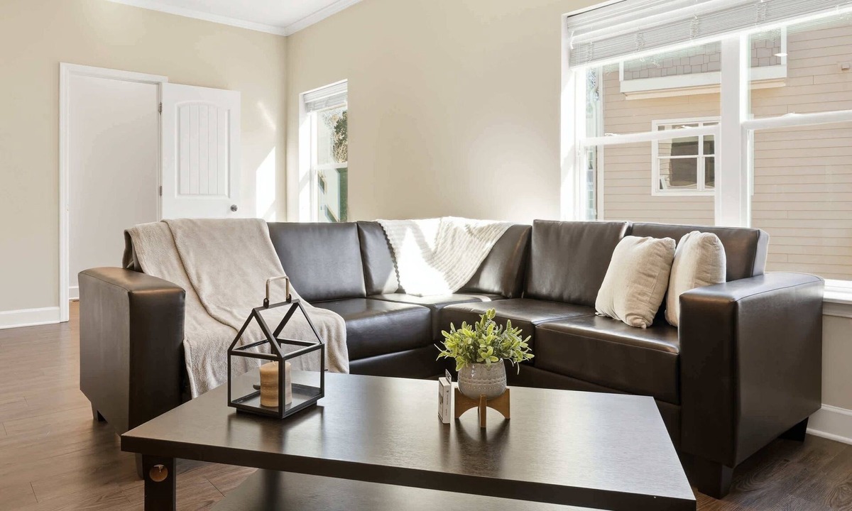 Central Condo | Spacious Retreat | 6 min to Botanical Garden
