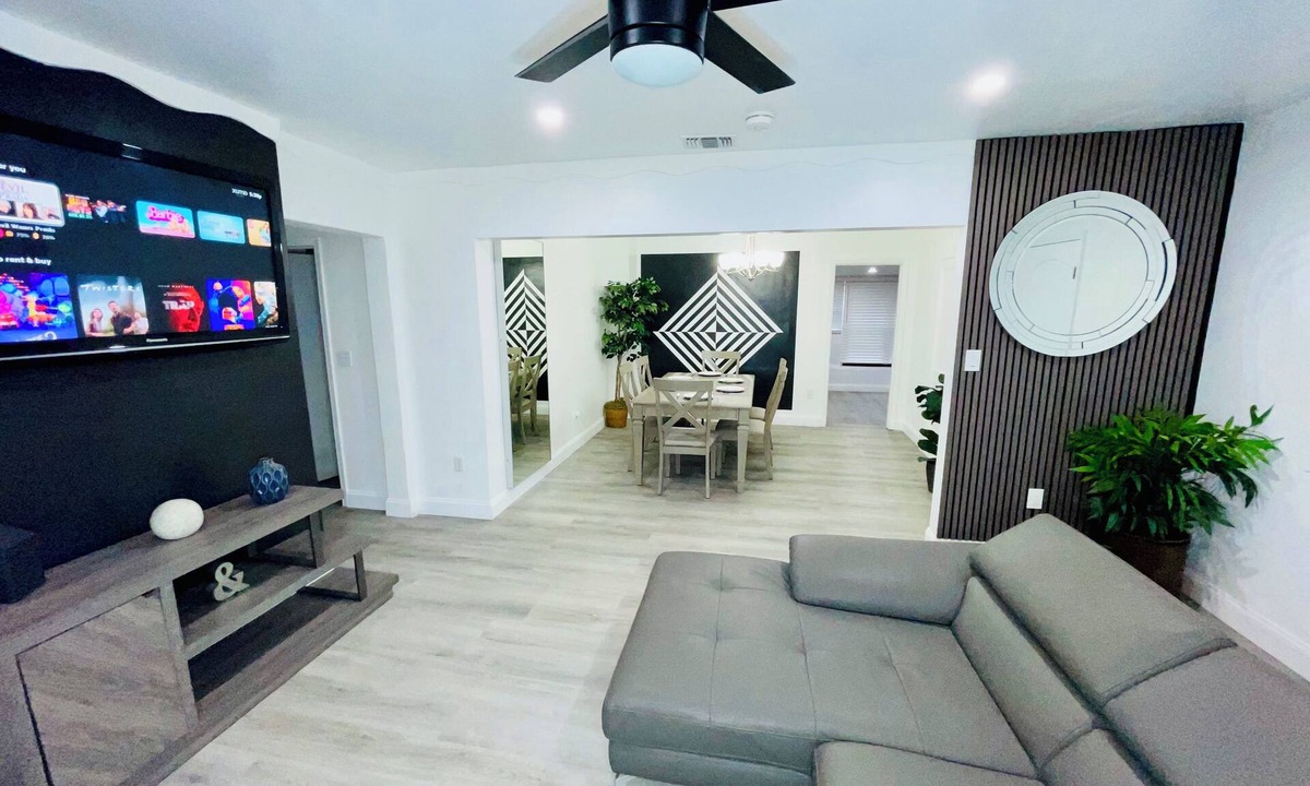Buena Vista House | Spacious Retreat in Buena Vista-Design District.