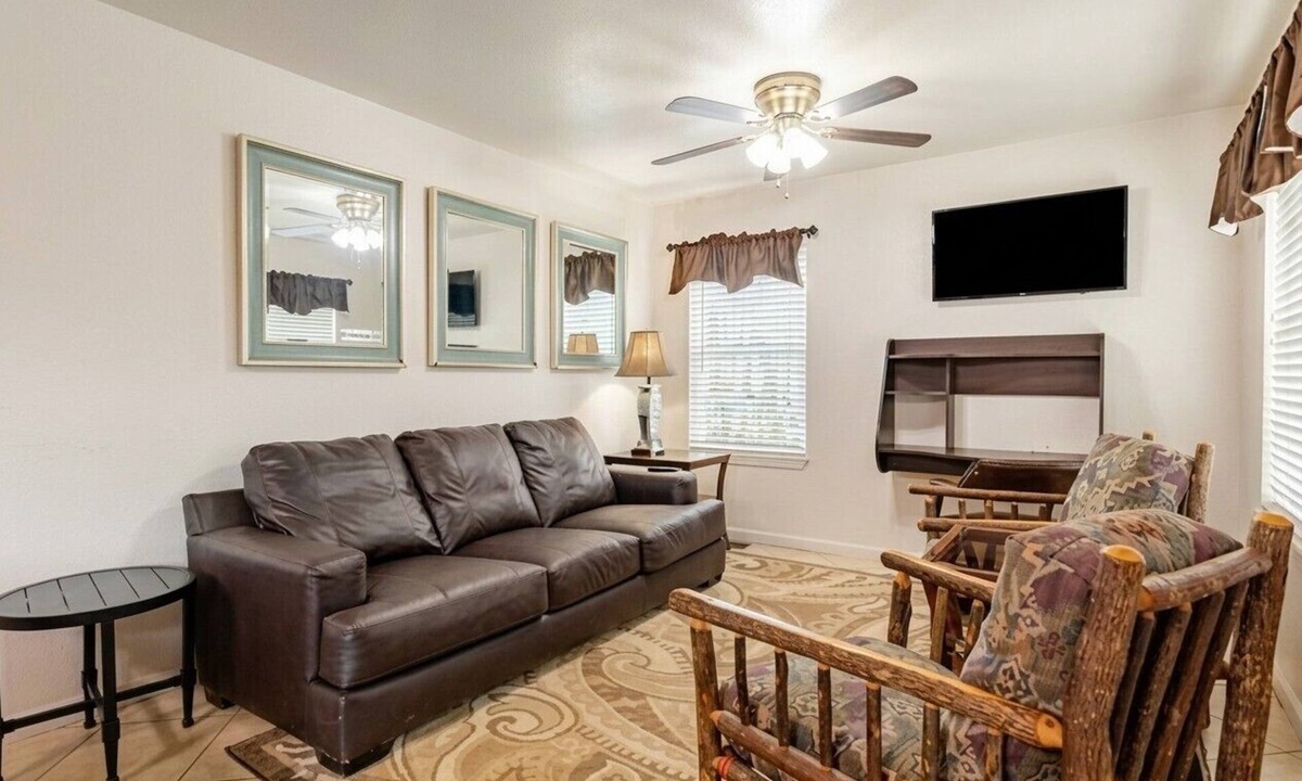 Knoxville House | Spacious Retreat in Knoxville: Modern Comforts & Prime Location