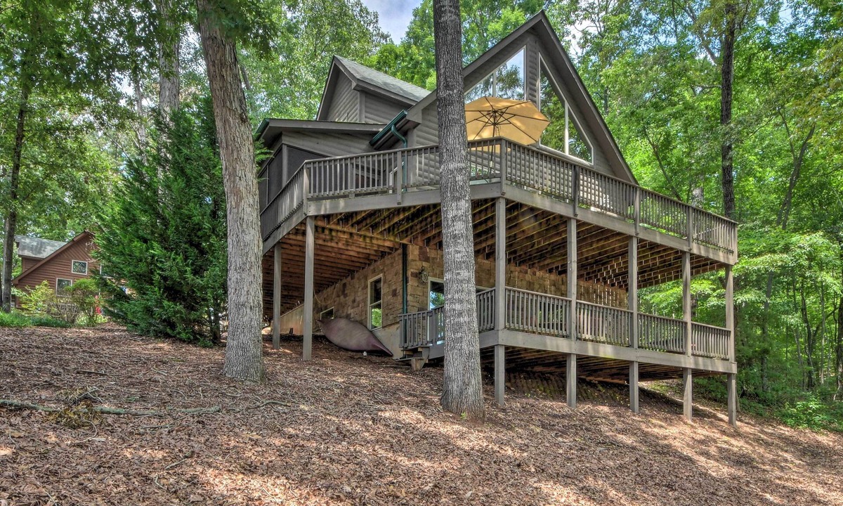 Serenity Bay Cabin | Spacious Seneca Retreat - Steps to Lake Keowee!