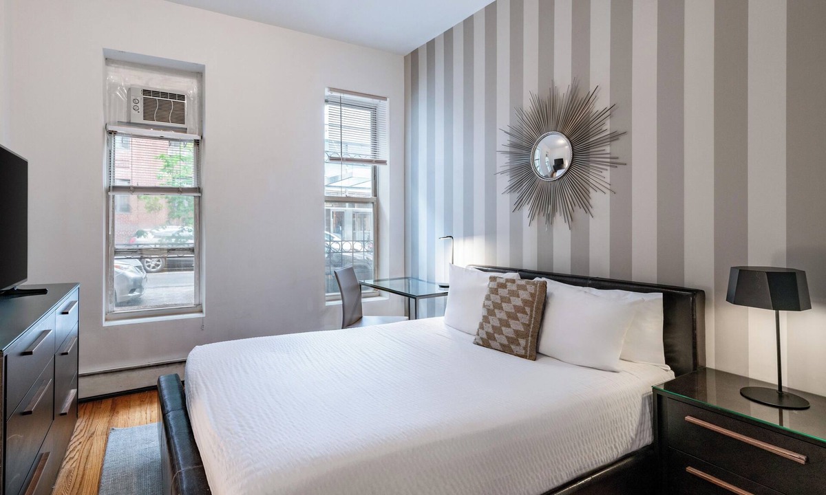 Upper East Side Apartment | Spacious UES Studio Apartment By Central Park