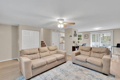 Charlotte House | Spacious Uptown 3BR - Game Room - Deck - Kingbed