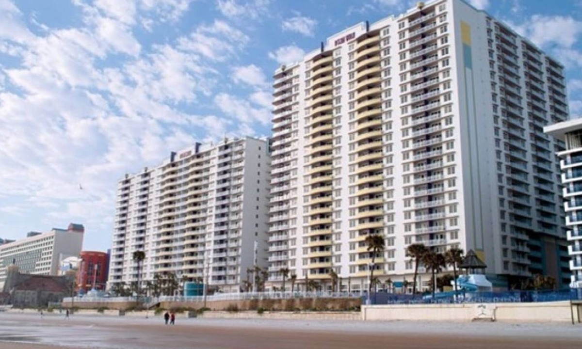 Smith's Memento Apartment | Spacious Wyndham Ocean Walk 2-bedroom Deluxe Beachfront Suite on Daytona Beach