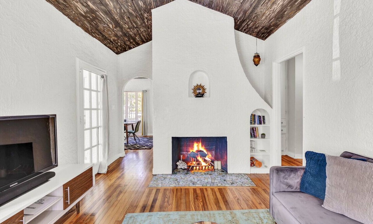 Kingston Cottage | Spanish Beach Bungalow Mainhouse