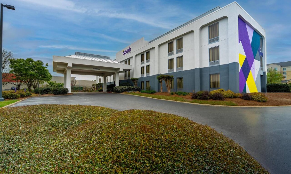 Town Center Hotel | Spark by Hilton Atlanta Kennesaw Town Center