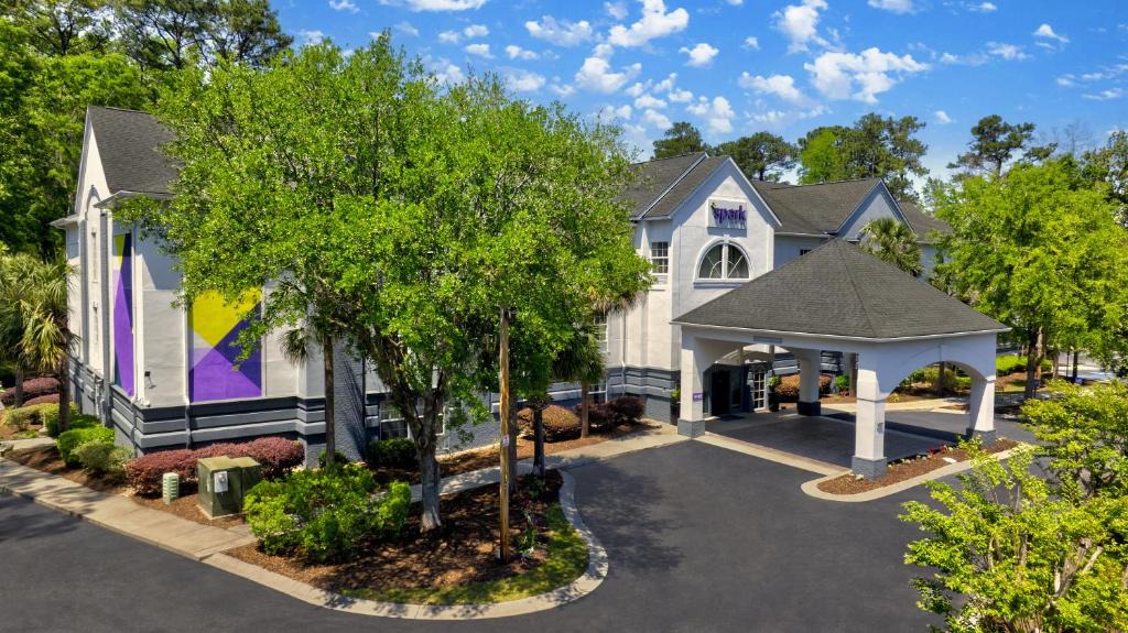 Plantation Point Hotel | Spark by Hilton Bluffton Hilton Head Island
