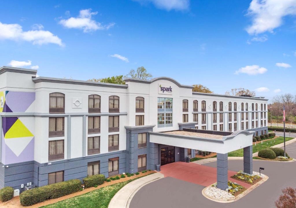Executive Park Hotel | Spark By Hilton Charlotte Tyvola I-77