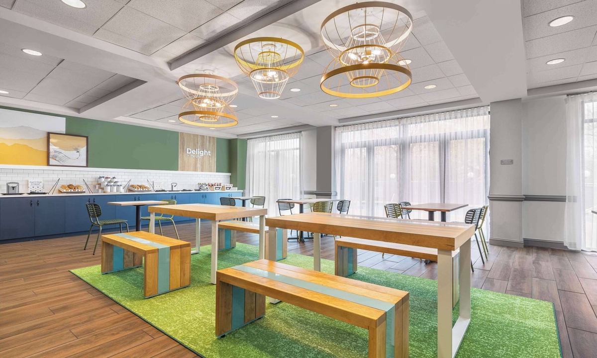 Executive Park Hotel | Spark by Hilton Charlotte Tyvola I-77