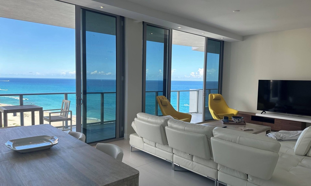 Singer Island Apartment | Spectacular Beach front with WiFi, fitness room and Spa service