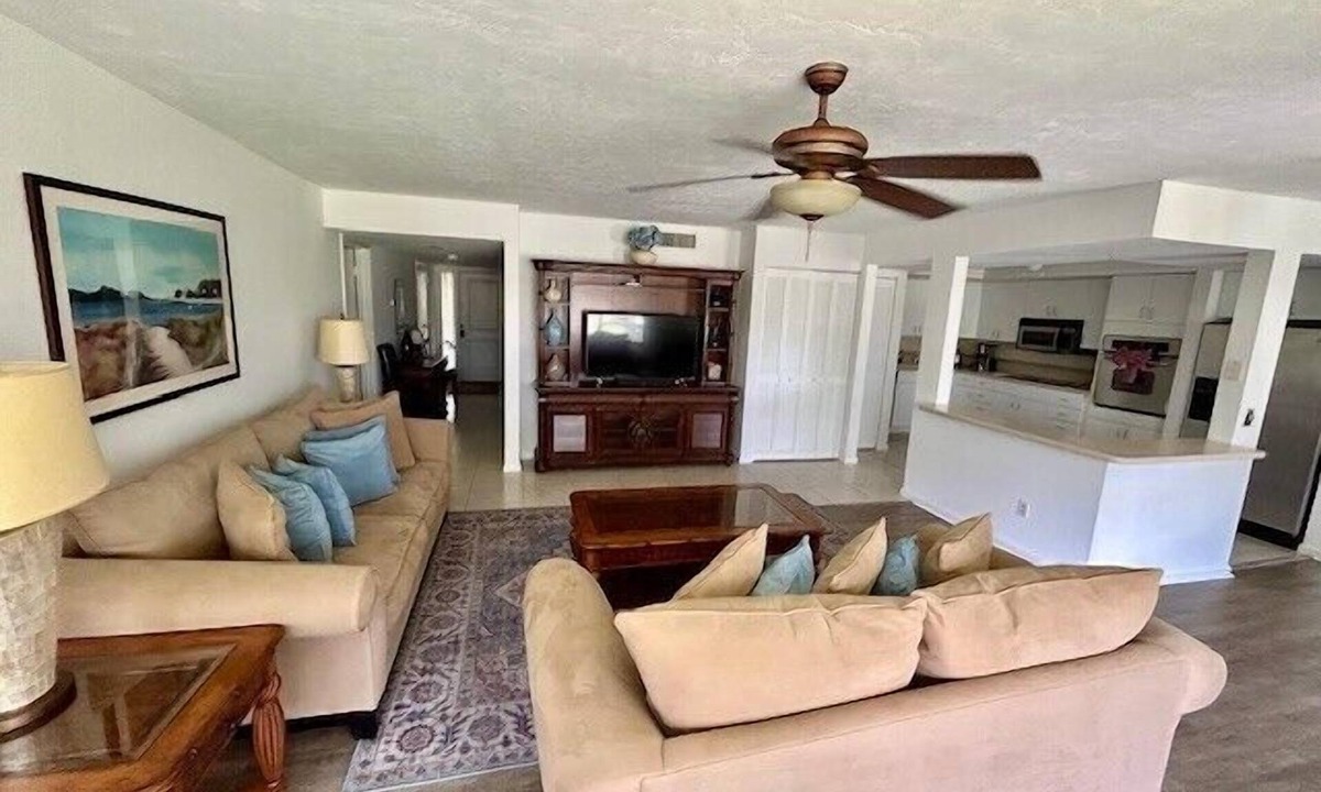 Pelican Bay Condo | Spectacular Pelican Bay Condo With All Pelican Bay Amenities!