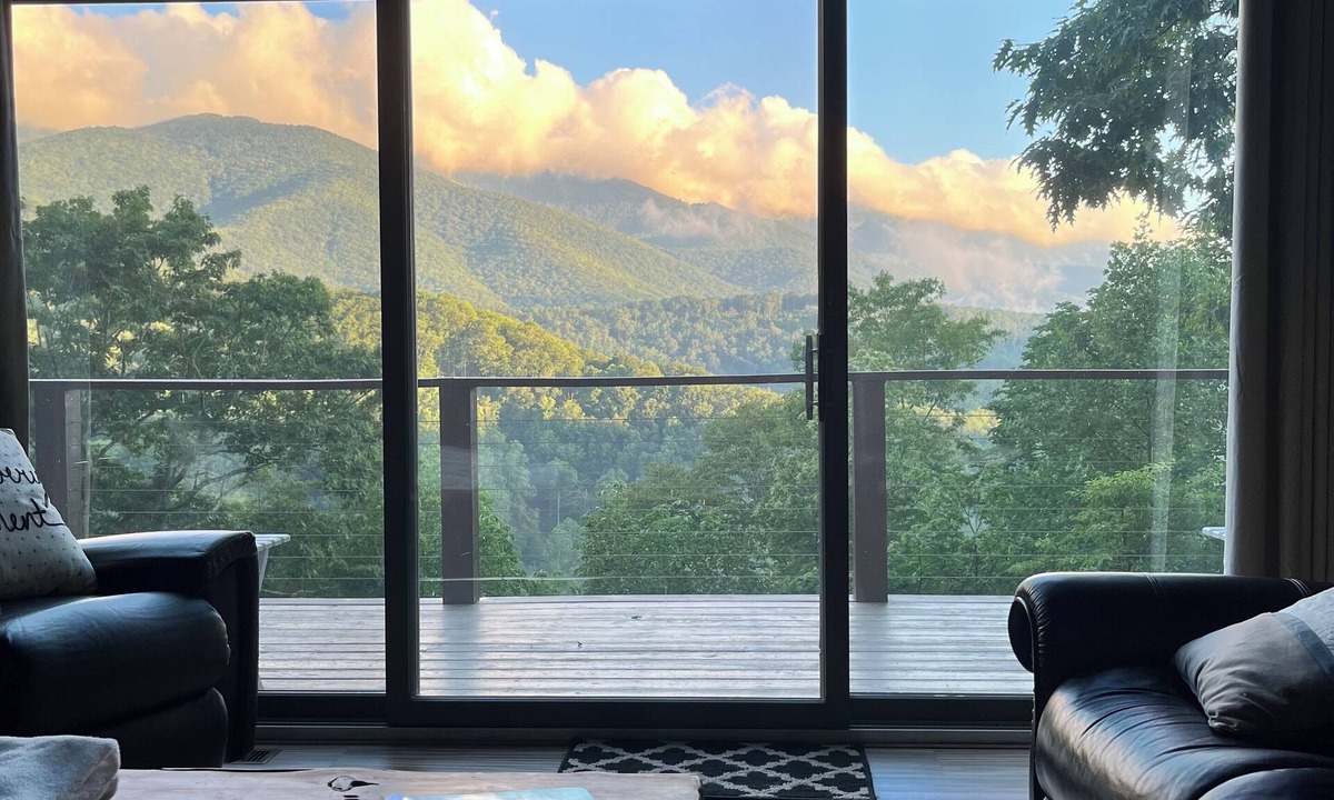 Burnsville House | Spectacular Views! Hot tub, Hiking, Waterfalls, Fishing