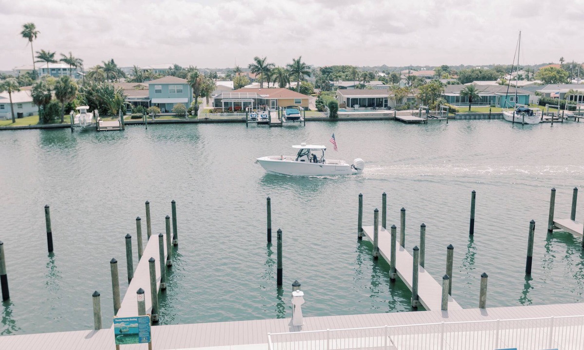 Island Estate Condo | Spectacular Waterfront condo on Island Estates- 5 min to Beach!