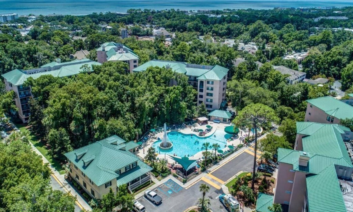 Shipyard Plantation Resort | Spinnaker resort @ Waterside 3 pools, hot tub, 2 blocks from beach-3 bedroom