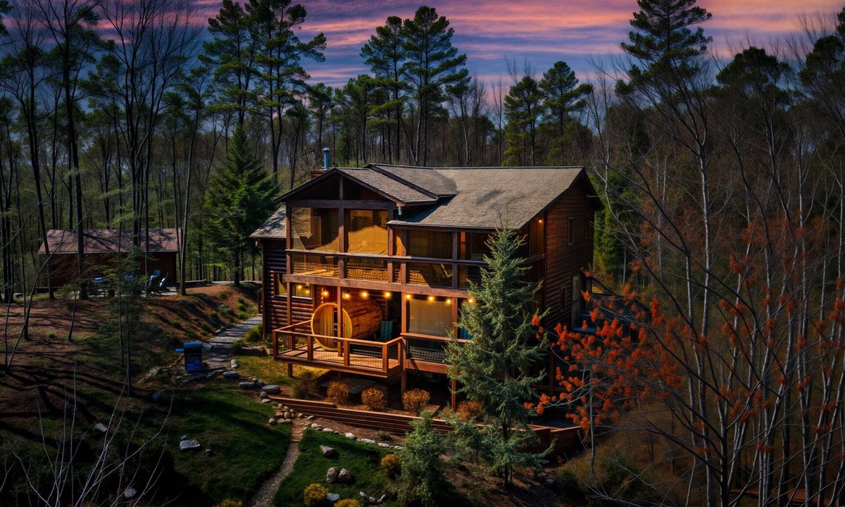 Foxfire Estates Cabin | Spring Break for families in BR with Sauna, Hot tub, Firepit & amazing views