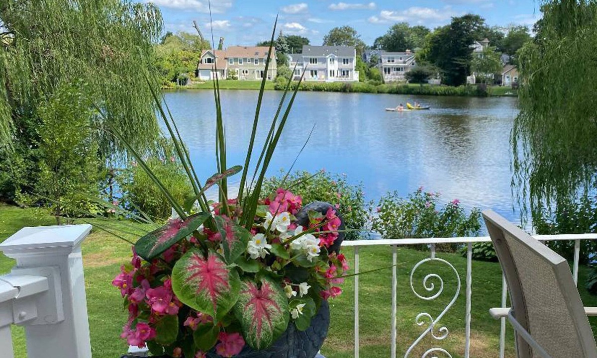 Spring Lake Heights House | Spring Lake Lakefront 6-Bedroom Home — 4 Blocks to Beach Sleeps 14