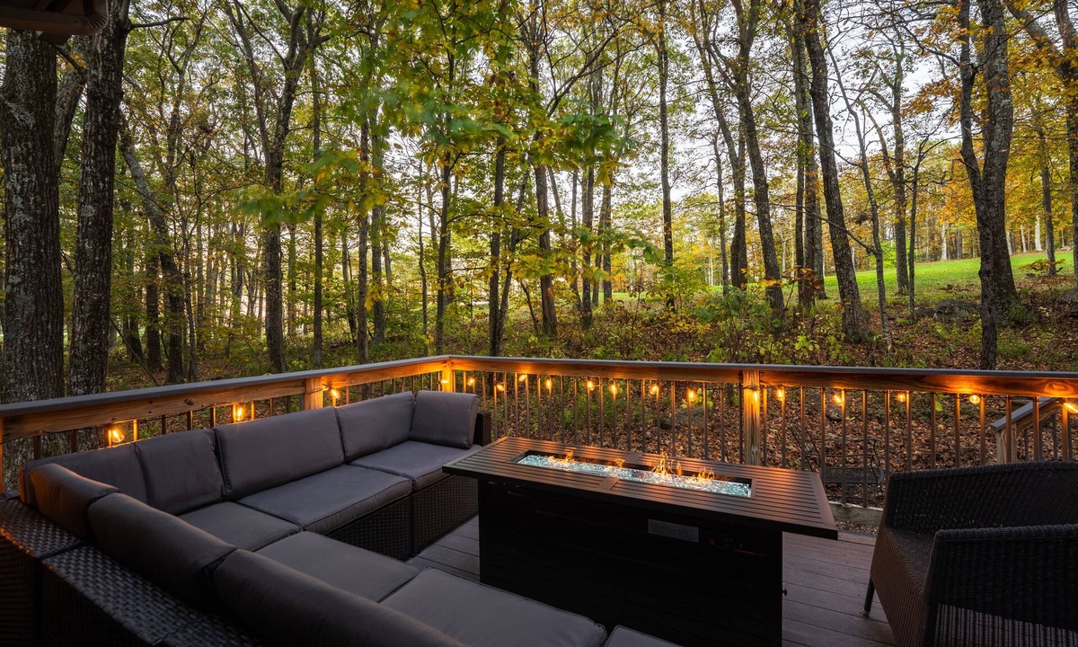 Chestnut Springs House | Springtime Getaway at Serenity Summit: Trails, Tastings, Peace