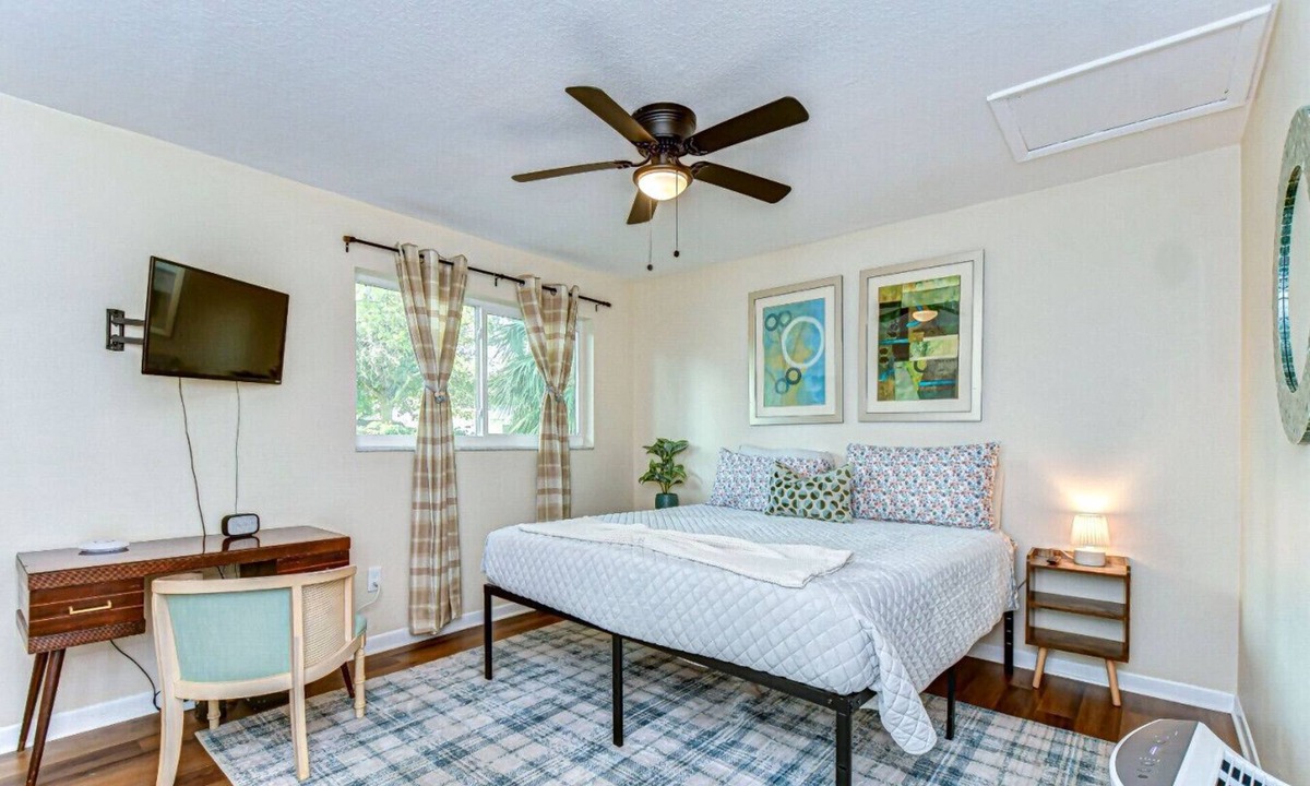 Pinellas Park Apartment | St. Pete Apt 10 mins to DTSP Pet Friendly #1
