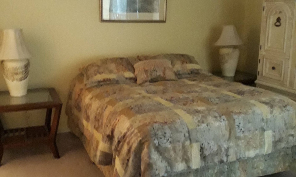 Pinellas Point Condo | St. Petersburg 2 bdrm/2 bath condo in a demand gated community