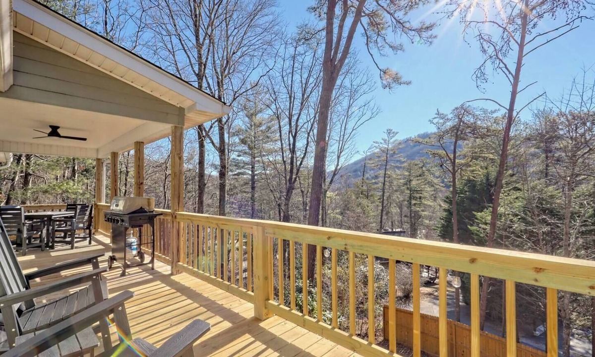 Clayton House | Starlight Ridge: Scenic Views, Cozy Mountain Stay
