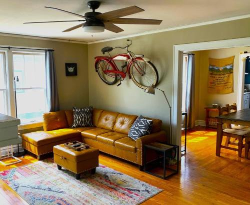 Ironton House | State ParksBungalowCoffeeBarPetFriendlyPorch