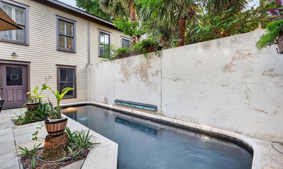 Historic Downtown Savannah House | Stately Savannah Home w/Saltwater Pool