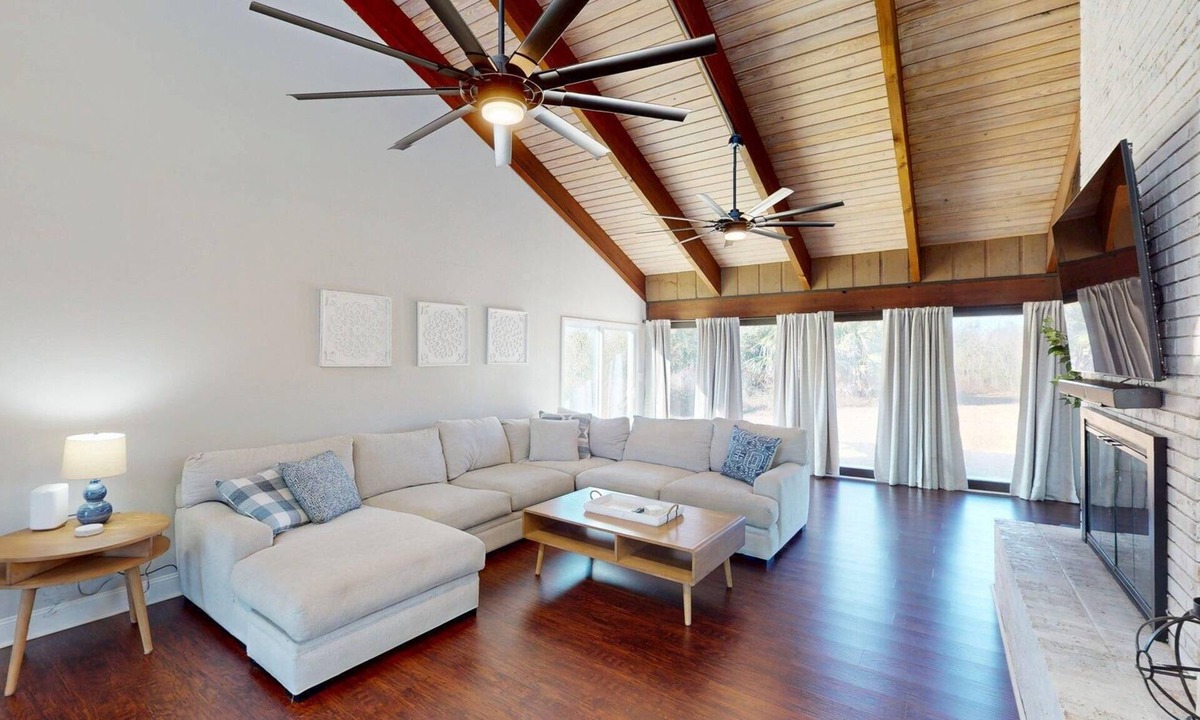 Lynn Haven House | Stay pet friendly big backyard. Plenty of room for everyone!