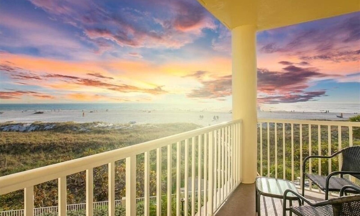 Treasure Island House | Stay, Relax & Soak Up the Sun