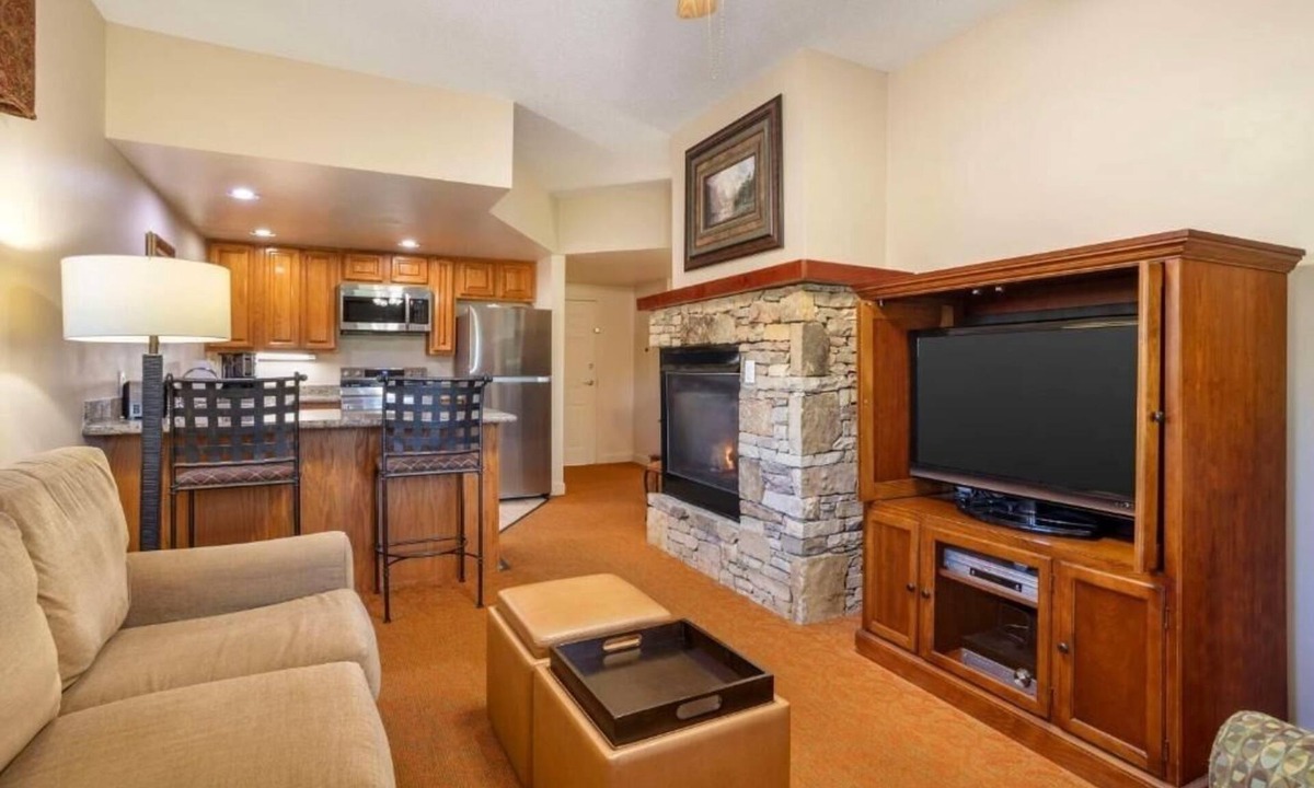 Pittman Center Hotel | Stay Steps from Nature in a Balcony Suite by Park Trails