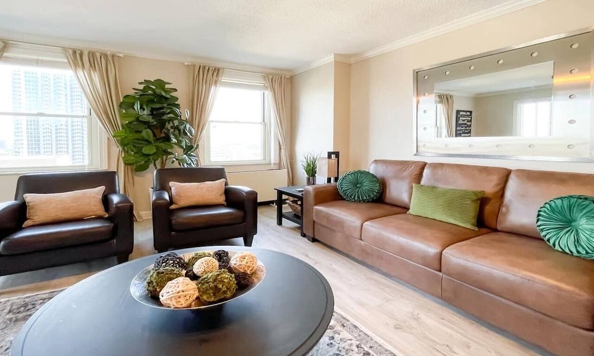 Downtown Atlanta Condo | StayATL | Peachtree Center Condo Dtown w Balcony