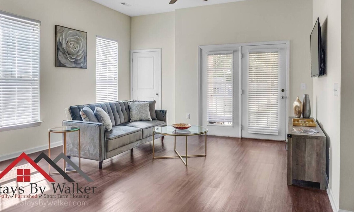Ashbrook - Clawson Village Condo | StaysByWalker Park Rd 1BR - King Bed/Parking