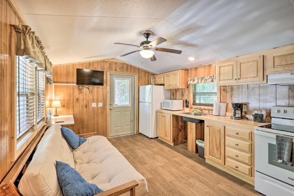 Steinhatchee House | Steinhatchee Cottage 17 with Boat Ramp Access!