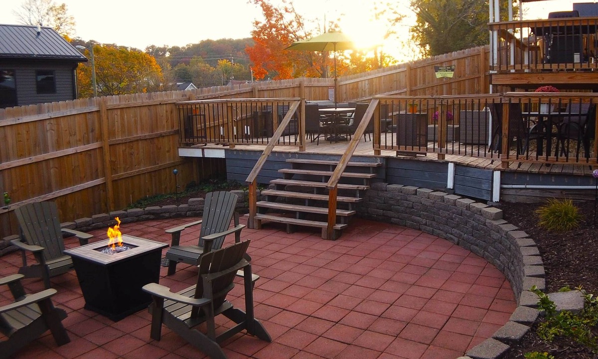Bristol House | Steps 2 State St | Hot Tub, Firepit, Dogs OK