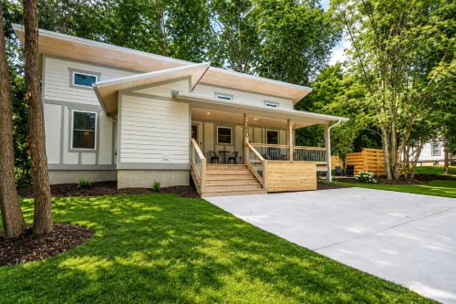 Waynesville House | Steps Away Cottage - Hot Tub Fire Pit Downtown Family Friendly