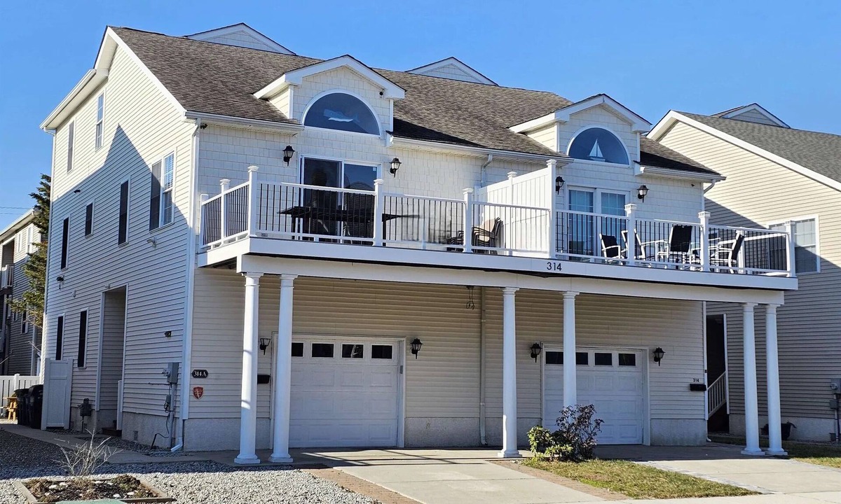 Wildwood House | STEPS FROM BOARDWALK: 5 Bedroom, 3 Bath Home in Wildwood. Perfect for Families!