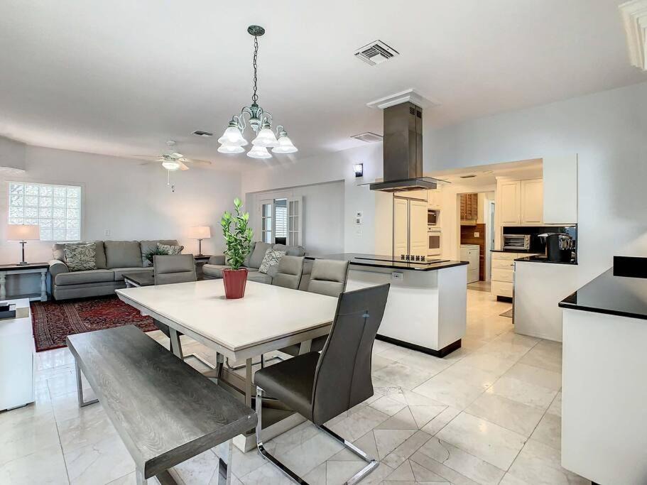 Indian Rocks Beach House | STEPS FROM THE BEACH, BEST LOCATION, 2 BDRM 2 BTH