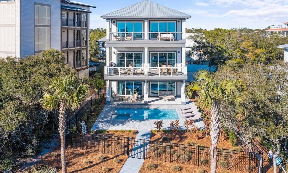 White's Gulfview House | STEPS TO BEACH! SLEEPS 20! PRIVATE POOL, Bikes, Fire Pit, GULF VIEWS