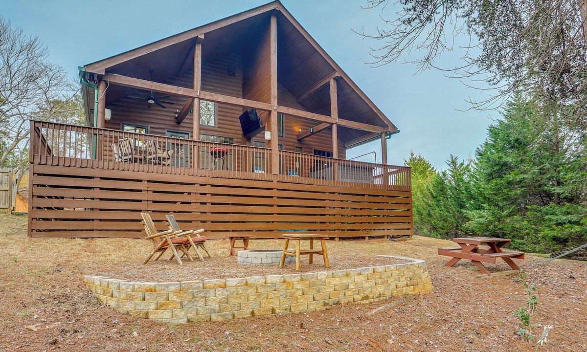 Flowery Branch Cabin | Steps to Lake Lanier: Wooded Escape w/Boat Dock