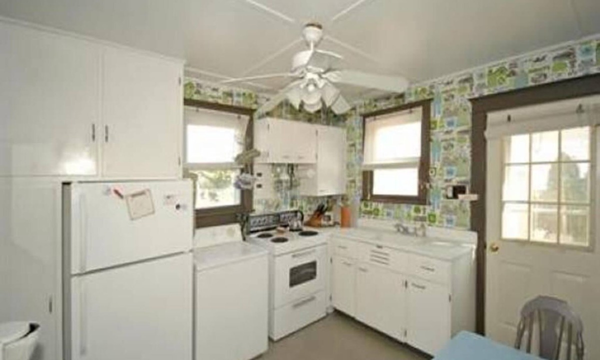 North Beach Haven House | Steps To The Beach - Brant Beach Single Family with Cottage!