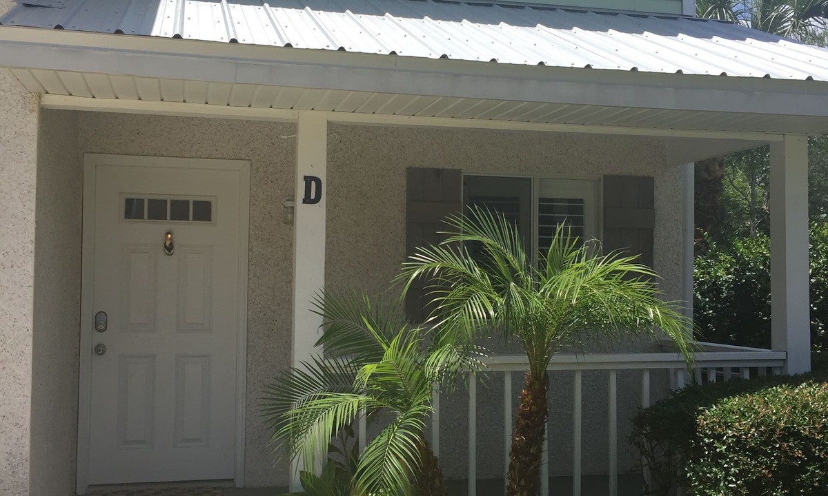 St. Augustine Beach Condo | Steps to the beach and restaurants!