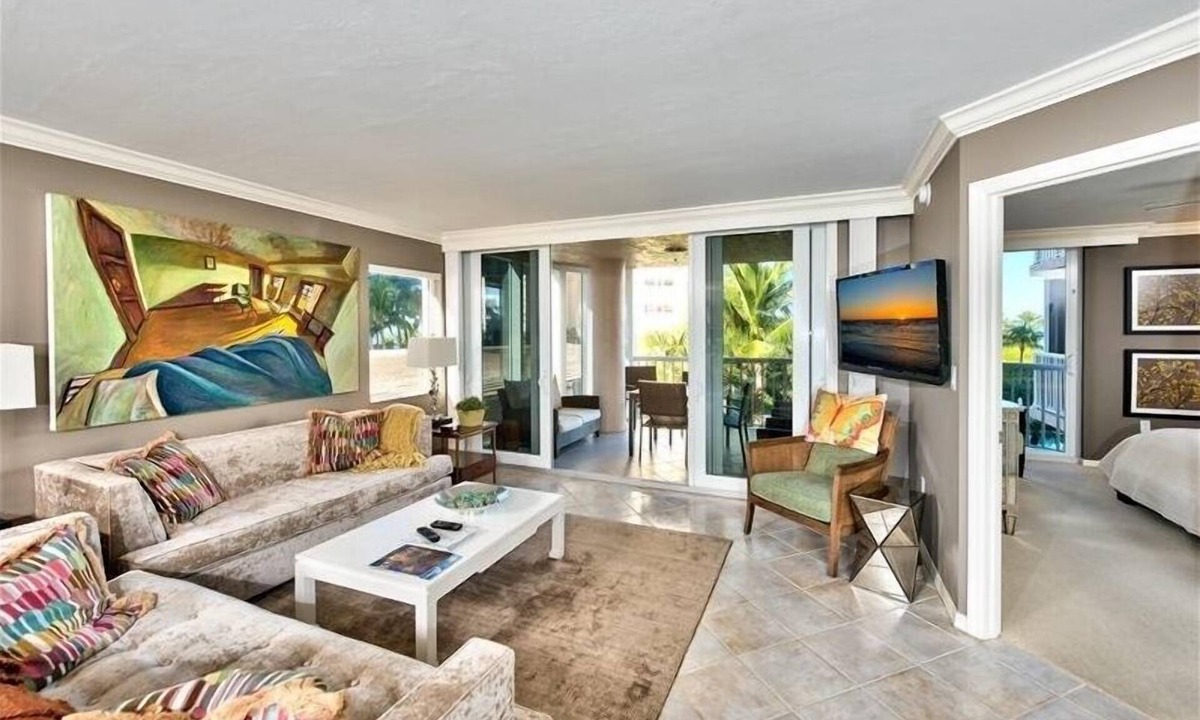 Park Shore Condo | Steps to the beach w/a beautiful pool view CL0101