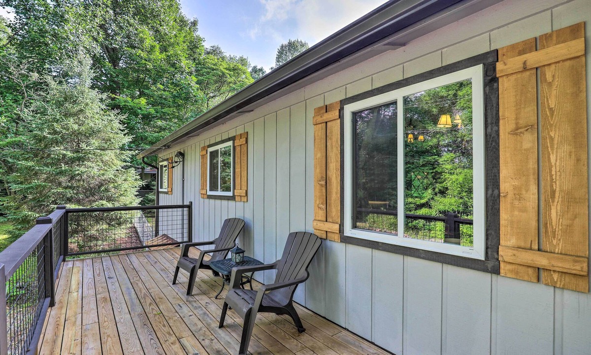 Glenville House | 'Stonewood Lodge' Couples Retreat in Glenville!