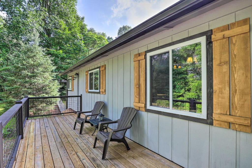Glenville House | 'Stonewood Lodge' Couples Retreat in Glenville!