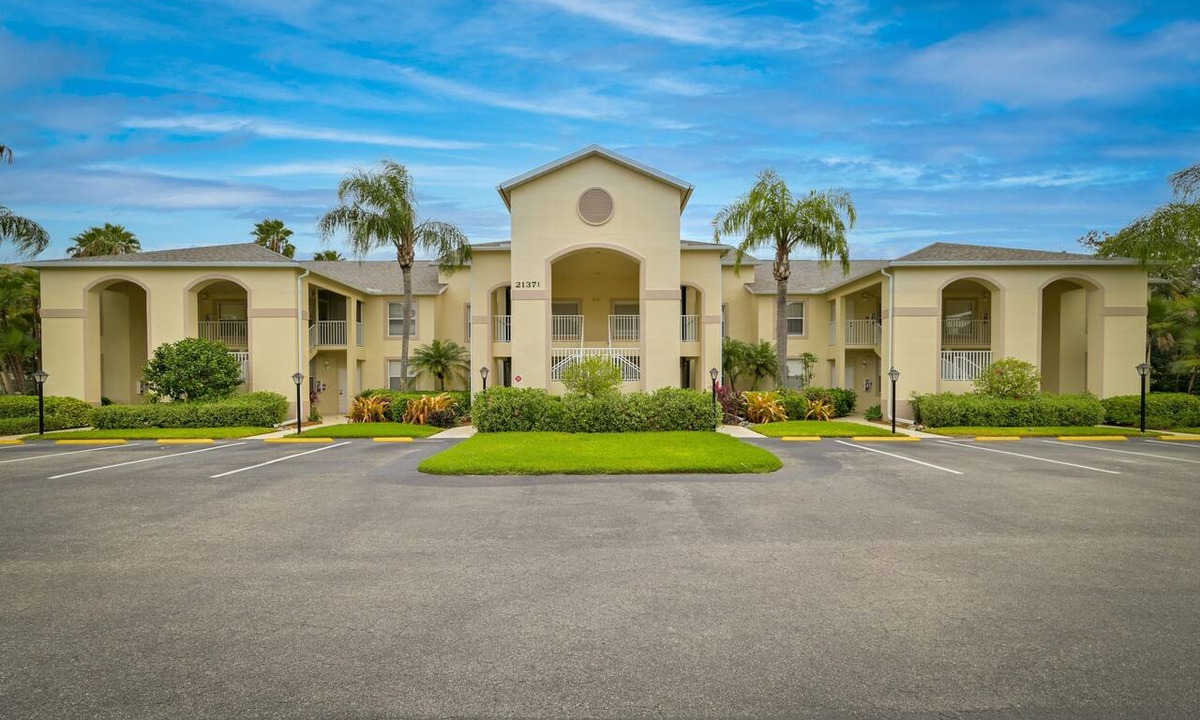 Stoneybrook Condo | Stoneybrook - Second Floor Condo overlooking the Green