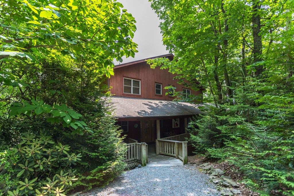 Apple Ridge Cabin | Stress Re-Leaf - Blowing Rock Cabin with great view, hot tub, pool table