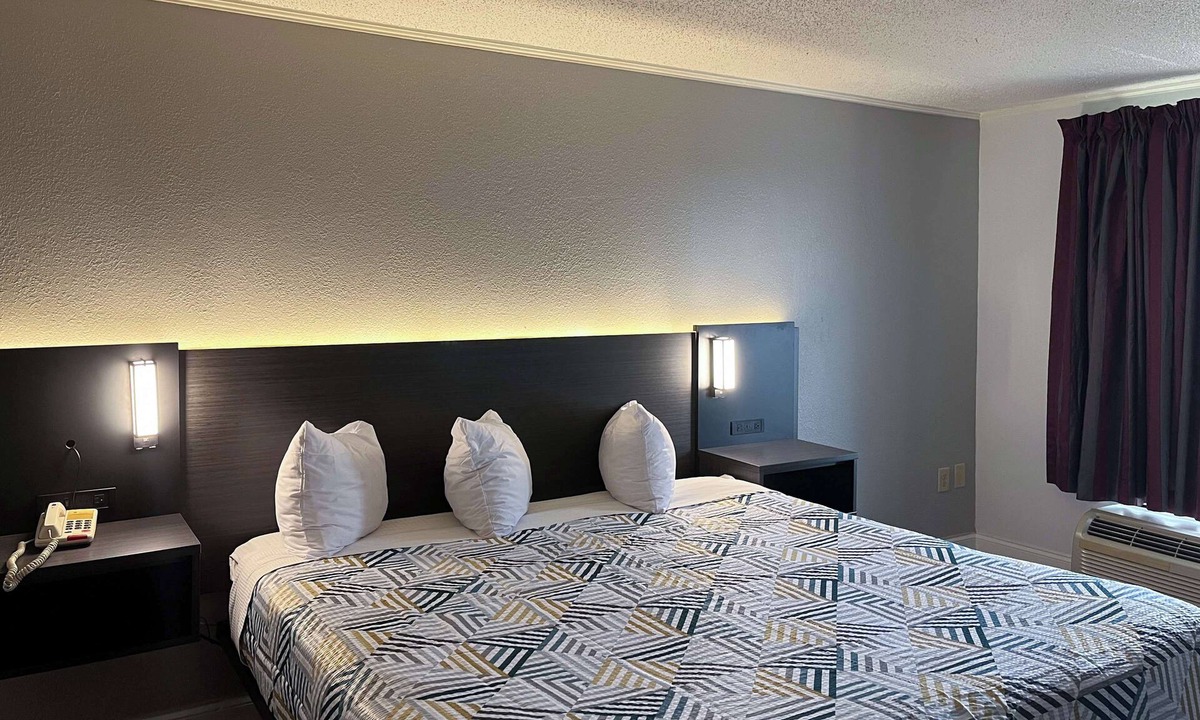 Perry Hotel | Studio 6 Suites Perry, GA