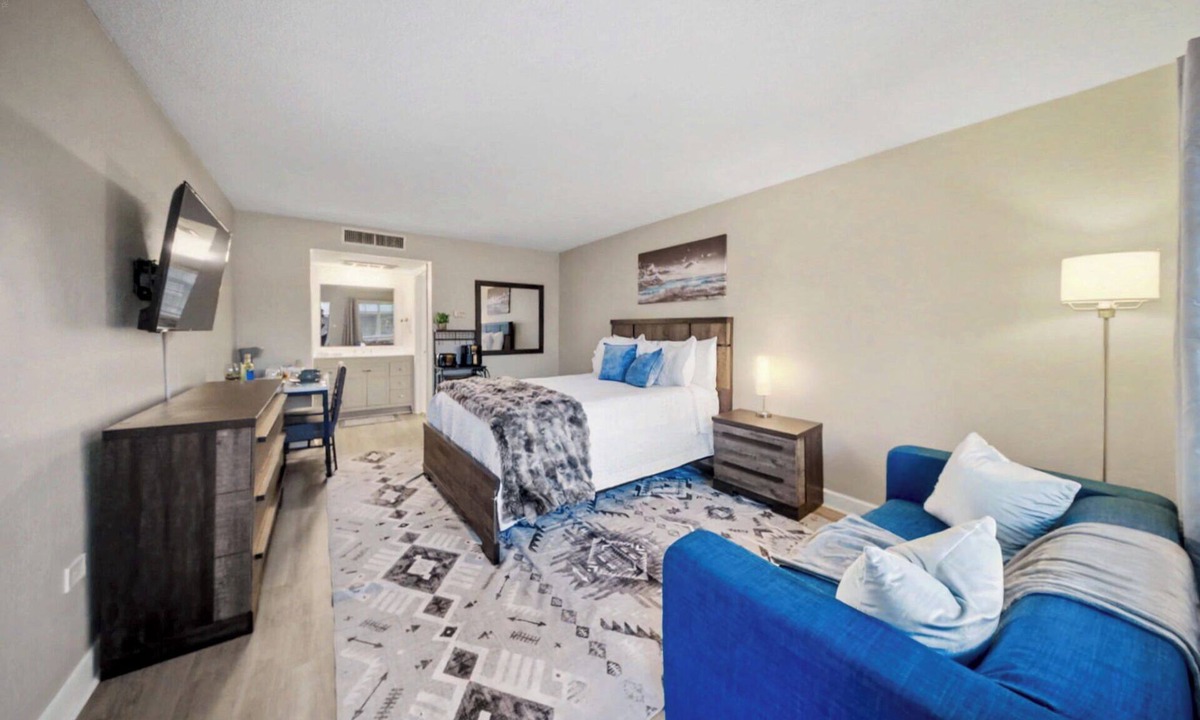 Sheffield Park Apartment | Studio Mins To *Atrium Health* & *Spectrum Arena*