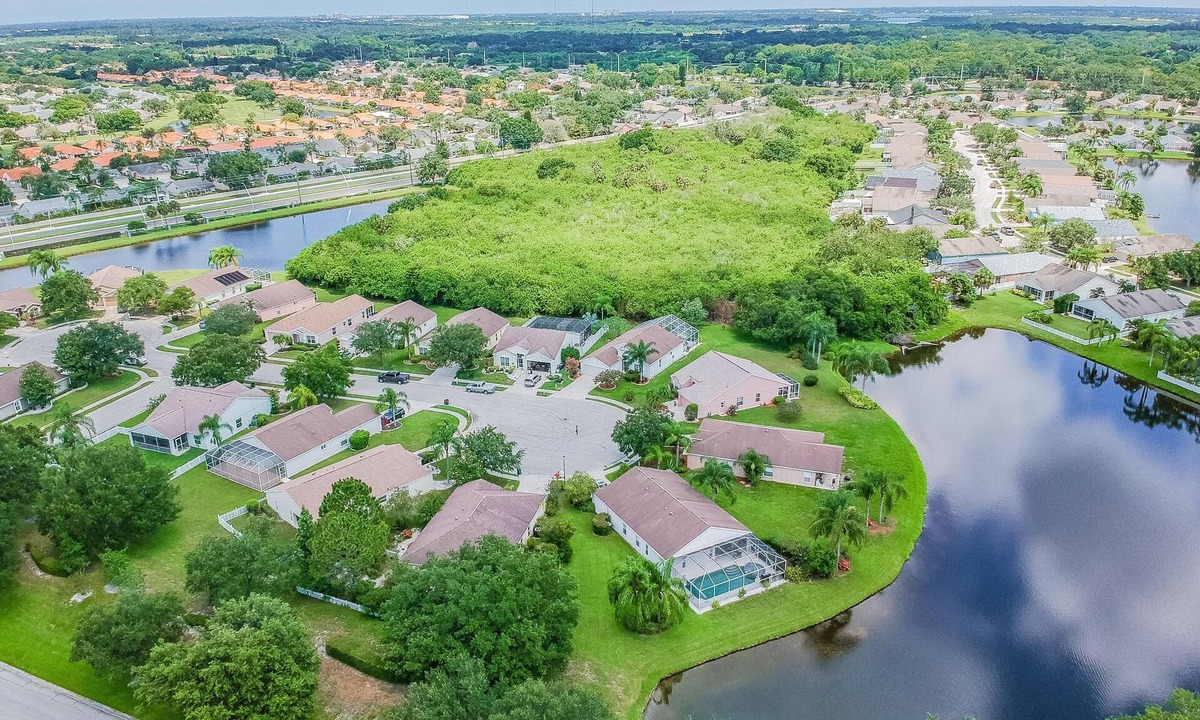 Sabal Harbour Villa | Stunning 3 bedroom pool villa with lake view and spa