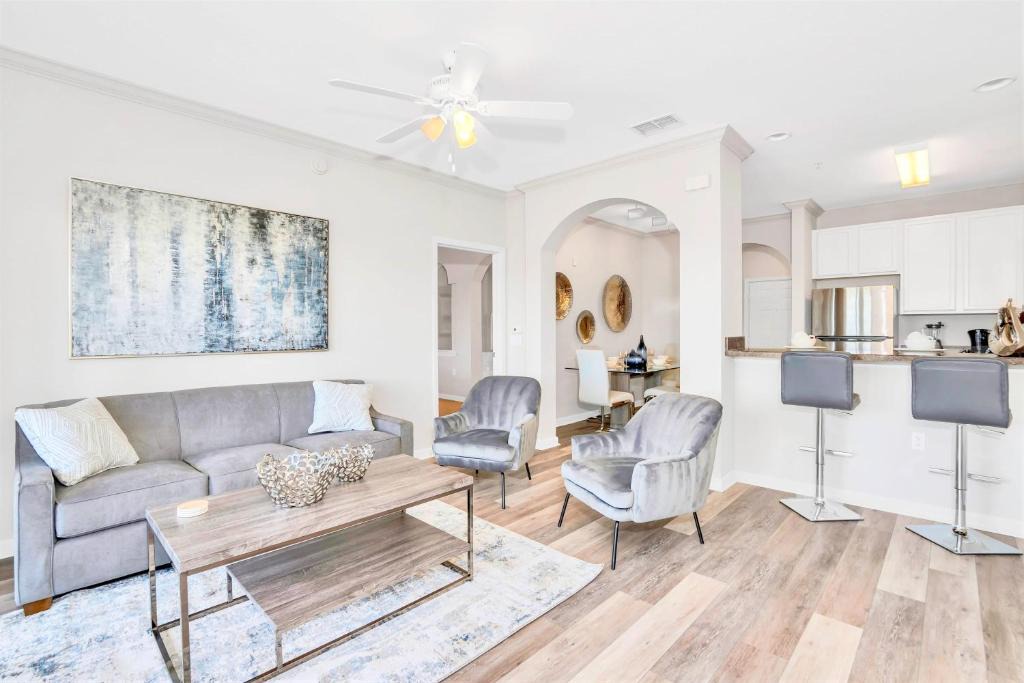 West Kissimmee House | Stunning 3BR Near Disney - with Pool & Hot Tub