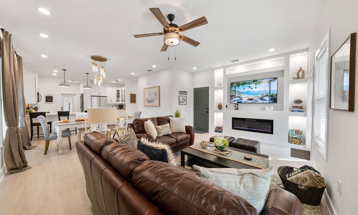 Sulphur Springs House | Stunning 4 Bed 2 Bath Home with Gazebo & Chef's Kitchen